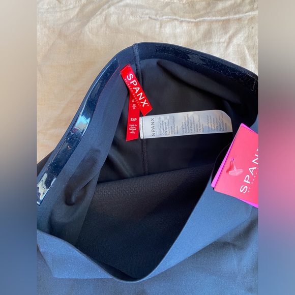 NWT Spanx Vary Black High Waisted Midthigh Short - Picture 4 of 5